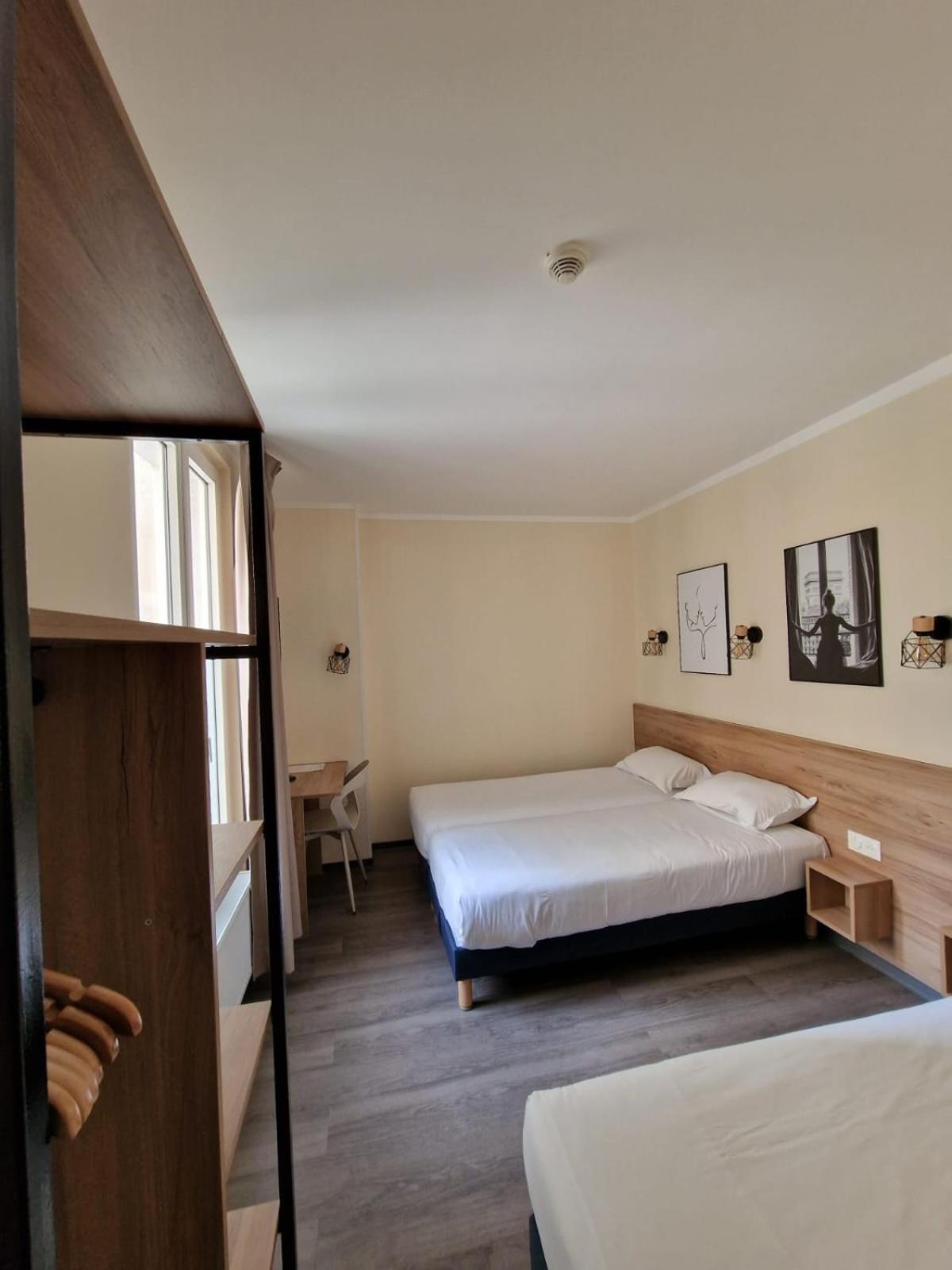 Hotel D'Anjou Levallois-Perret Exterior photo